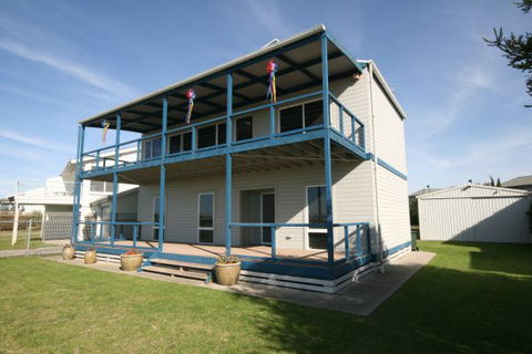 LJ Hooker Goolwa Holiday Rentals - 25 Barrage Road, Goolwa South - Accommodation Tasmania 0