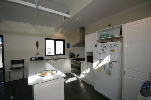 LJ Hooker Goolwa Holiday Rentals - 25 Barrage Road, Goolwa South - Accommodation Tasmania 3