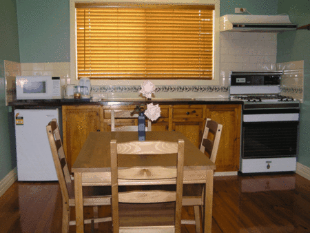 Charles Rasp Motor Inn And Cottages - Accommodation Tasmania 4