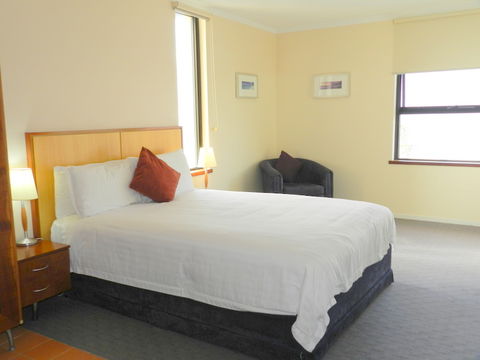 Ocean Beach Hotel - Accommodation Tasmania 1