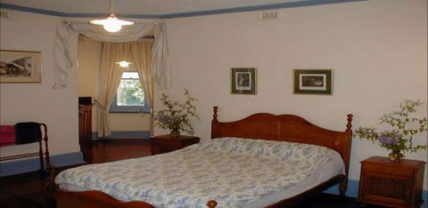 Warwick House - Accommodation Tasmania 0