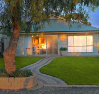 17 QED Lakehouse - Accommodation Tasmania