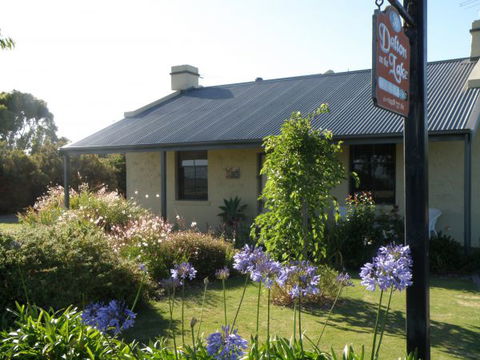Dalton On The Lake - Accommodation Tasmania 1