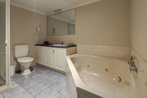 Ashmont Motor Inn And Apartments - Accommodation Tasmania 4
