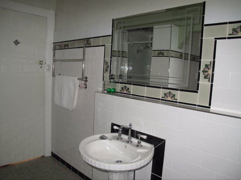 B&B Wodonga - Art Deco Accommodation - Accommodation Tasmania 9