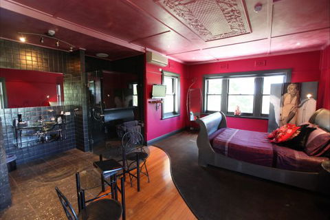 Oakdene Vineyards Guesthouse - Accommodation Tasmania 0