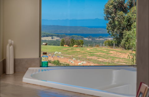 Chimes Spa Retreat - Accommodation Tasmania 1