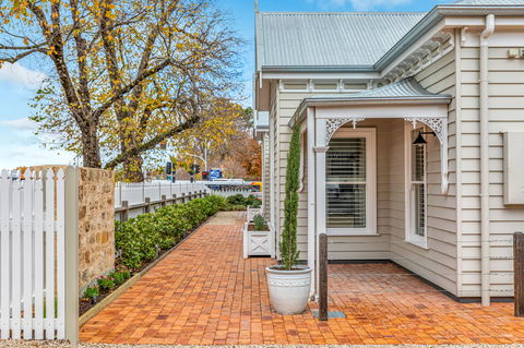 Grandview Accommodation - The Elm Tree Apartments - Accommodation Tasmania 0