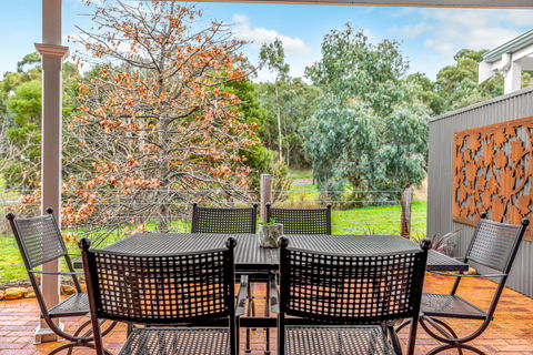 Grandview Accommodation - The Elm Tree Apartments - Accommodation Tasmania 9