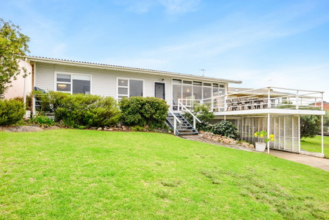 19 Investigator Crescent, Encounter Bay - Accommodation Tasmania 0