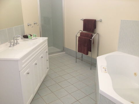 Meeniyan Motel And Bike Hire - Accommodation Tasmania 5