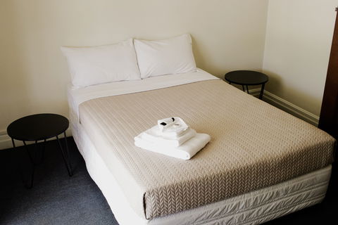 The Australian Hotel Motel - Accommodation Tasmania 8