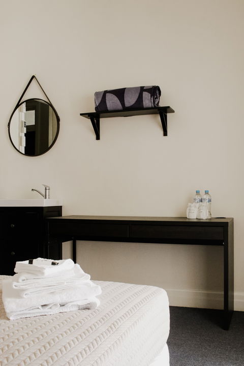 The Australian Hotel Motel - Accommodation Tasmania 9