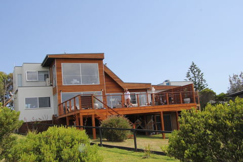 Waikiki - Beachfront Smiths Beach - Accommodation Tasmania 0