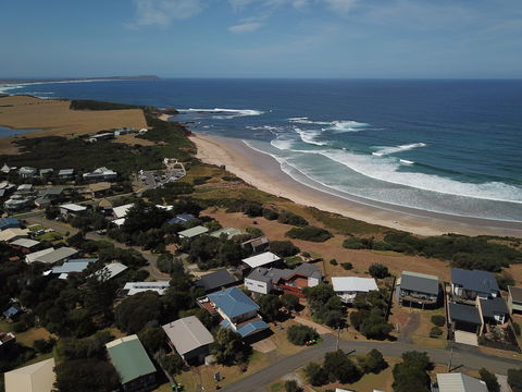 Waikiki - Beachfront Smiths Beach - Accommodation Tasmania 1