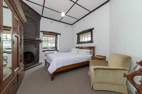 White Rocks - Accommodation Tasmania 0