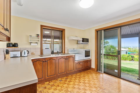 Century21 SouthCoast: Reef & Vines Port Noarlunga - Accommodation Tasmania 2