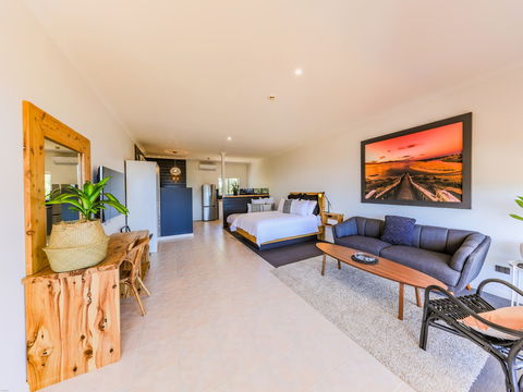 COAST Motel & Apartments - Accommodation Tasmania 1
