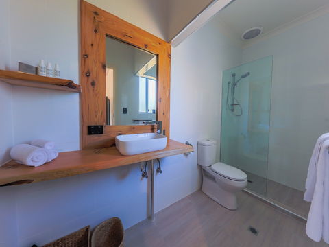 COAST Motel & Apartments - Accommodation Tasmania 2