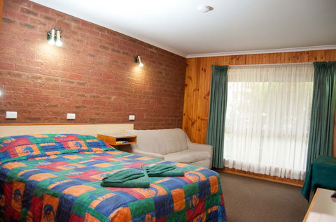 Country Roads Motor Inn Narrandera - Accommodation Tasmania 0