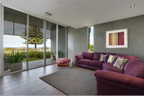 New York Loft Style Waterfront 3BR Holiday Home - Accommodation Tasmania 2