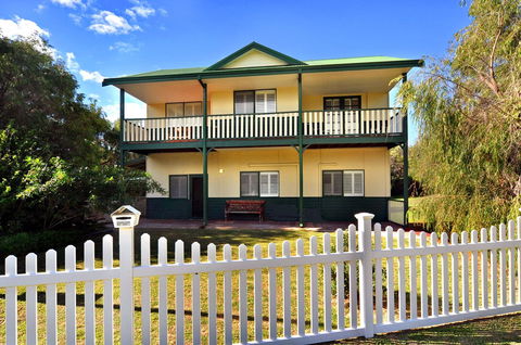 Clemandtines Vintage Beach Estate - Accommodation Tasmania 0