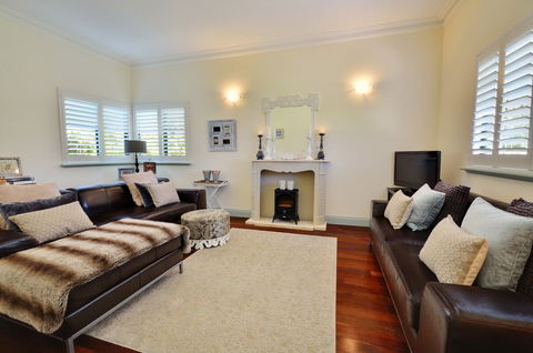Clemandtines Vintage Beach Estate - Accommodation Tasmania 1