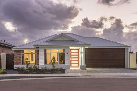 Fairway Lakeside - Accommodation Tasmania 0