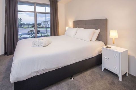 Fairway Lakeside - Accommodation Tasmania 2