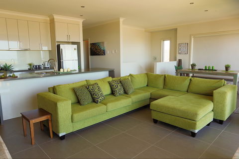 Horizons Part Of Blue Fin Holiday Homes - Accommodation Tasmania 0