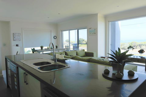 Horizons Part Of Blue Fin Holiday Homes - Accommodation Tasmania 1