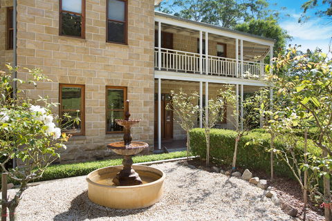 Le Chateau - Accommodation Tasmania 0