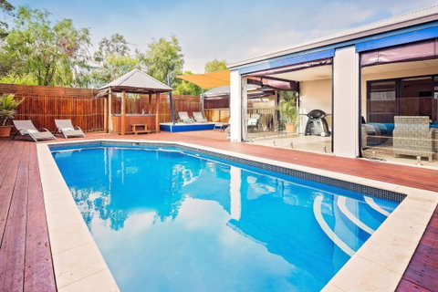 Living The Dream - Accommodation Tasmania 0