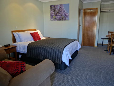 Roydons Motor Inn - Accommodation Tasmania 1