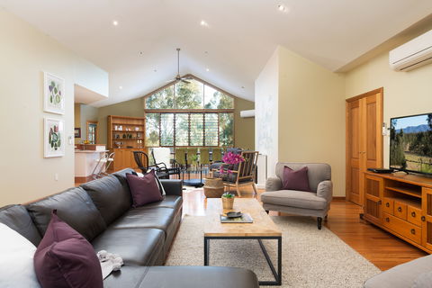 Wine Country Lodge - Accommodation Tasmania 2