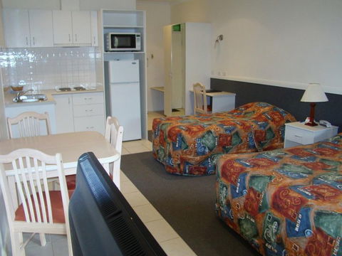 Dunsborough Inn Backpackers - Accommodation Tasmania 4