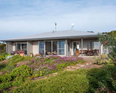Emu Bay Holiday Homes - Accommodation Tasmania 6