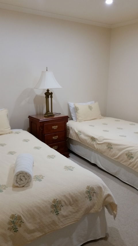 Carolynnes Cottages - Blue Wren Cottage - Accommodation Tasmania 1