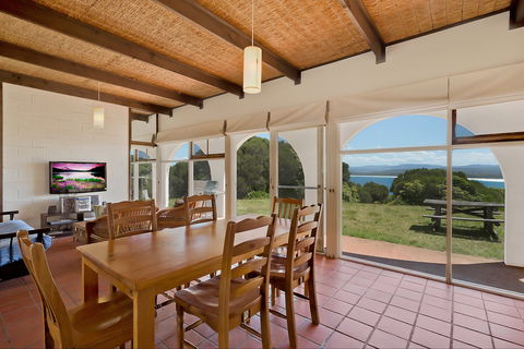 Cordova - Accommodation Tasmania 2