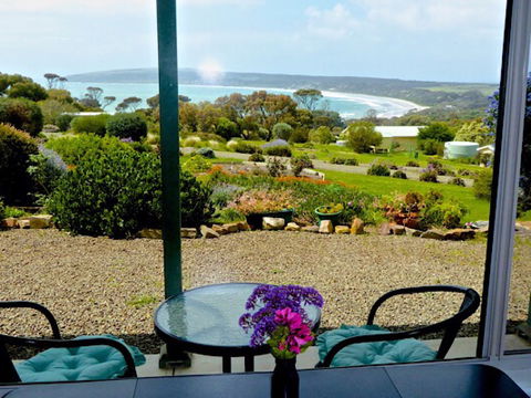 Emu Bay Holiday Homes - Accommodation Tasmania 1