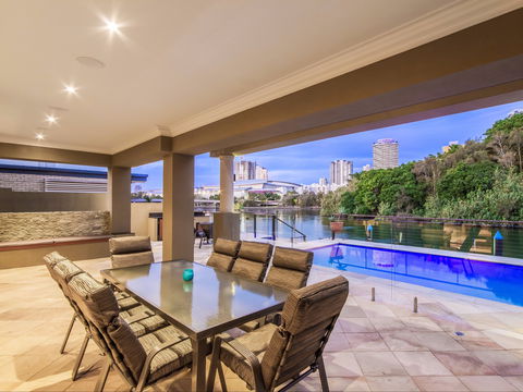 Lakeland Keys Broadbeach - Vogue Holiday Homes - Accommodation Tasmania 1
