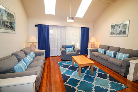 Oystercatcher Executive Villa 23 - Accommodation Tasmania 2