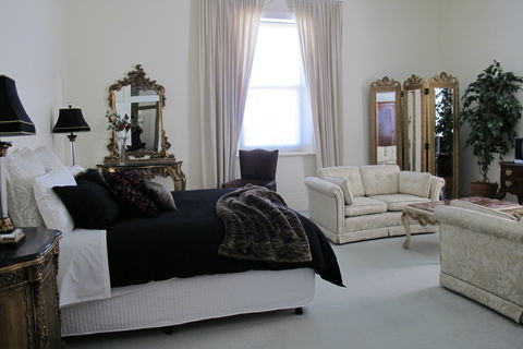 Stanley Grammar Country House - Accommodation Tasmania 1