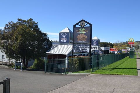 The Oaks Hotel Motel - Accommodation Tasmania 0