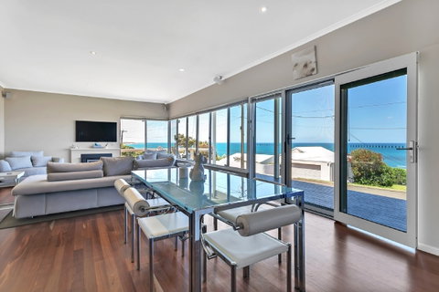 The Salty Dog Beachhouse - Accommodation Tasmania 0