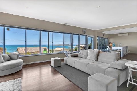 The Salty Dog Beachhouse - Accommodation Tasmania 1