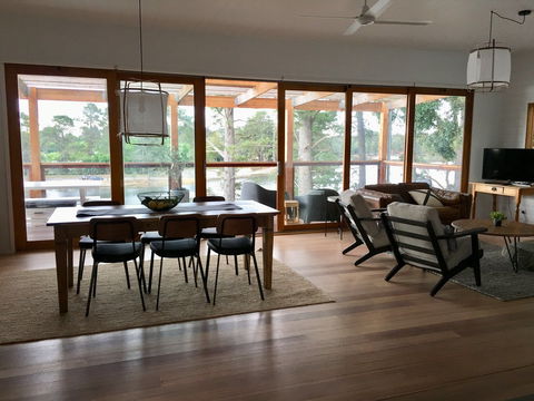 The Lakehouse Beechworth - Accommodation Tasmania 2