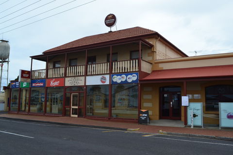 Victoria Hotel Port McDonnell - Accommodation Tasmania 0