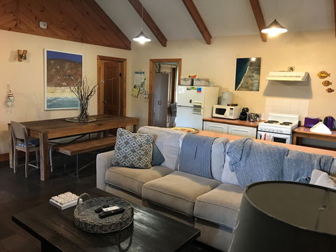 13 Broadbeach Drive, Carrickalinga - Accommodation Tasmania 1