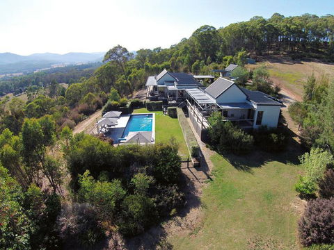 215 Mt Buffalo Retreat - Accommodation Tasmania 0